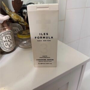 Iles Formula Finishing Serum
